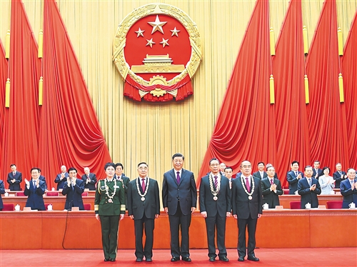 习近平：在这场同严重疫情的殊死较量中，中国人民和中华民族铸就了生命至上、举国同心、舍生忘死、尊重科学、命运与共的伟大抗疫精神 弘扬伟大抗疫精神 在新时代新征程上披荆斩棘奋勇前进  全国抗击新冠肺炎疫情表彰大会在京隆重举行 